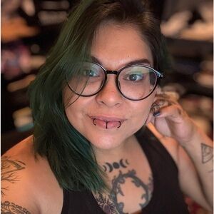 Meet your Posher, April